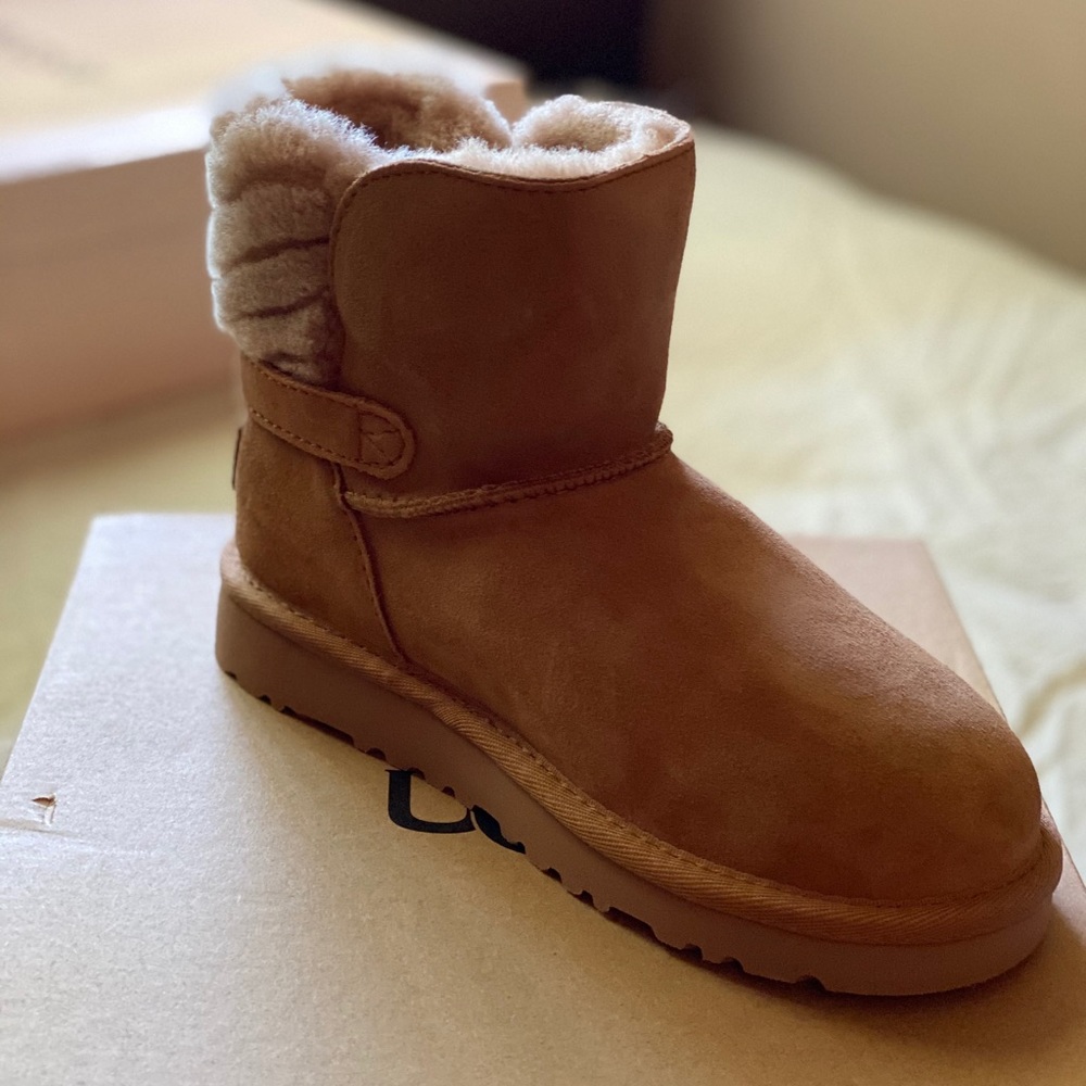 UGG *Brand New* Girls size 1